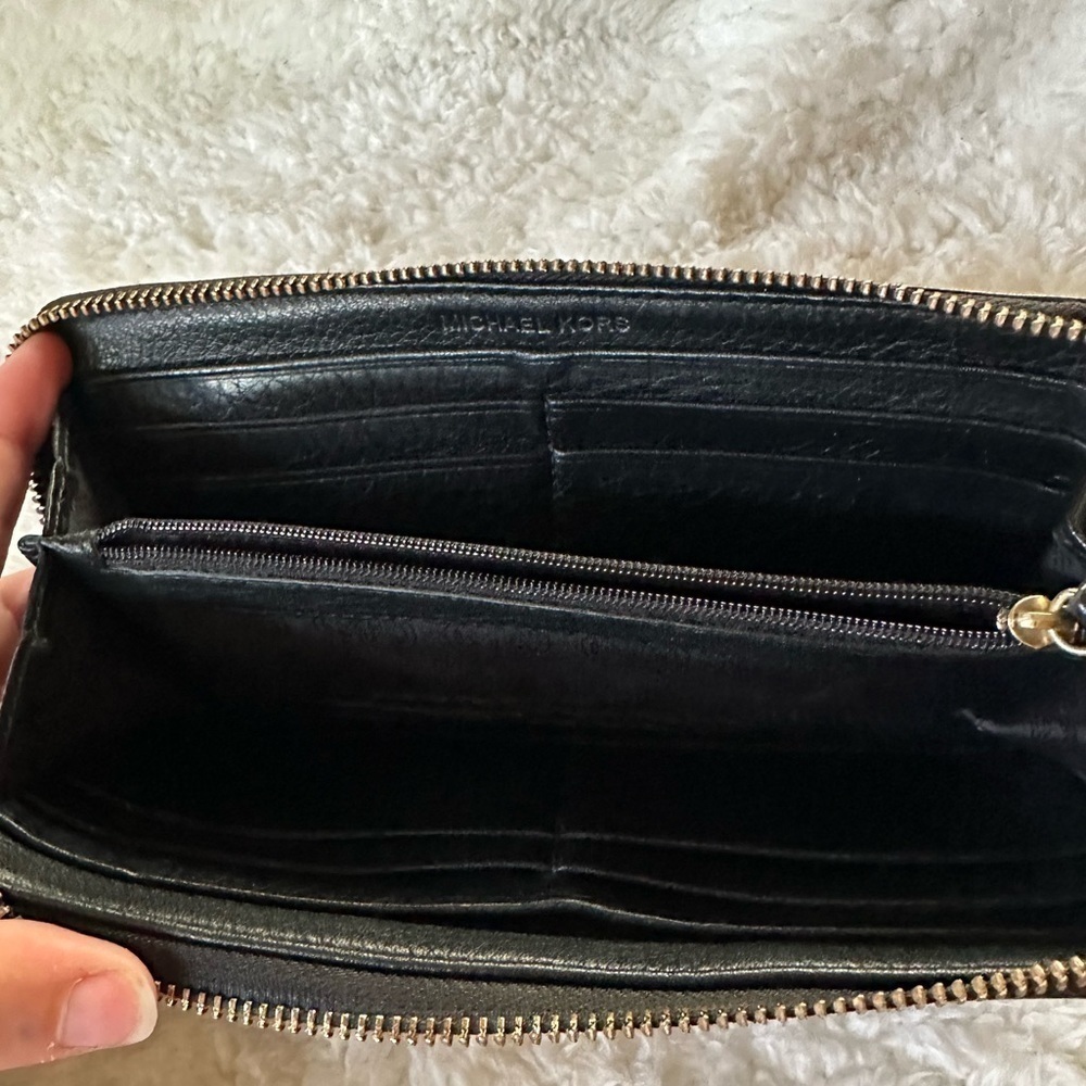 Michael Kors Leather Jet Set Continental Wallet - Picture 6 of 9